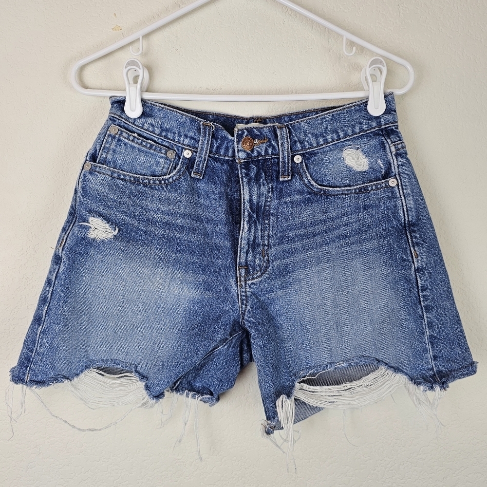 Madewell Relaxed High Rise Distressed Denim Shorts Size 24 Raw Hem Mid Length